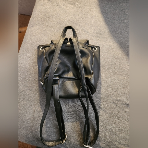 Massimo Elegant Black Backpack - Picture 3 of 5